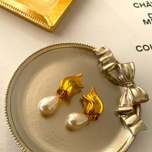 Givenchy Vintage clipon Earrings